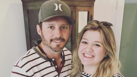 Кели Кларксън скопи мъжа си