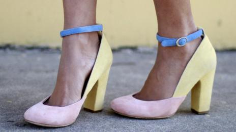 Оглеждайте се за обувки в пастелно