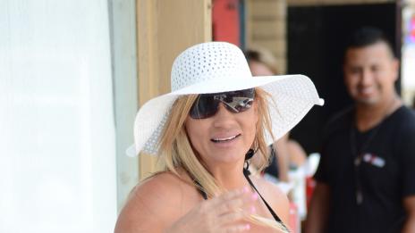 Кой се бори за най-големите гърди в света?