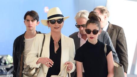 Дъщерята на Катрин Зита-Джоунс става нейна двойничка