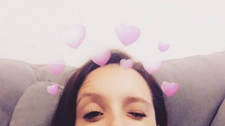 Мика още кърми Миа. За или против?