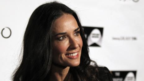 Деми пред развод, но не сваля халката