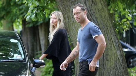 Джъд Лоу се появи с ново гадже