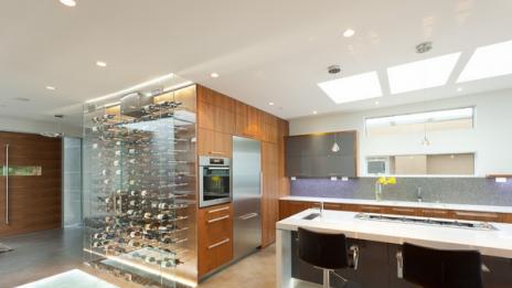 Стелажи за вино в хармония с интериора