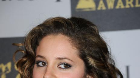 Новото момиче на Бонд