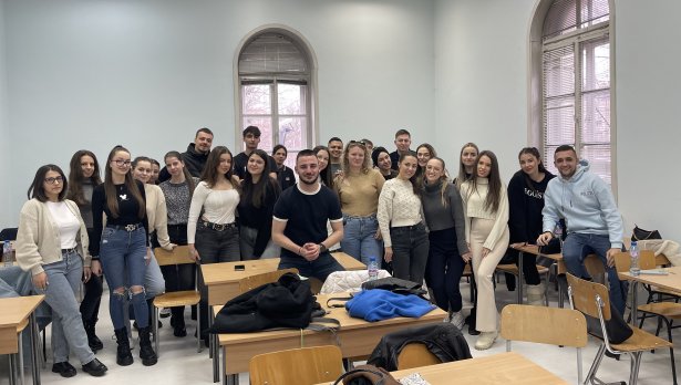 Репортерът Венцислав Василев &ndash; Зико гостува в СУ &bdquo;Св. Климент Охридски&ldquo;