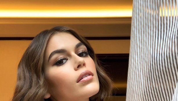 Кая Гербер с голо селфи