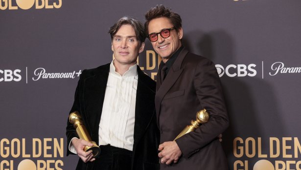 Килиън Мърфи и Робърт Дауни - Джуниър със статуетките си за "Опенхаймер".Снимка: БГНЕС