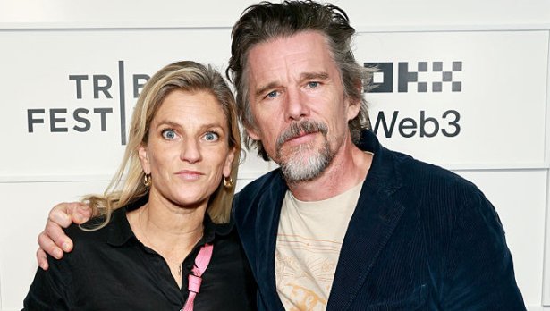 Итън със съпругата си Райън; Снимка: Getty Images