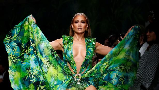 Тенденции 2020 г. - маникюрът на Дженифър Лопес 