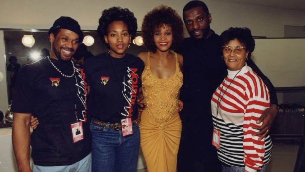 Уитни Хюстън имала гей връзка с най-добрата си приятелка