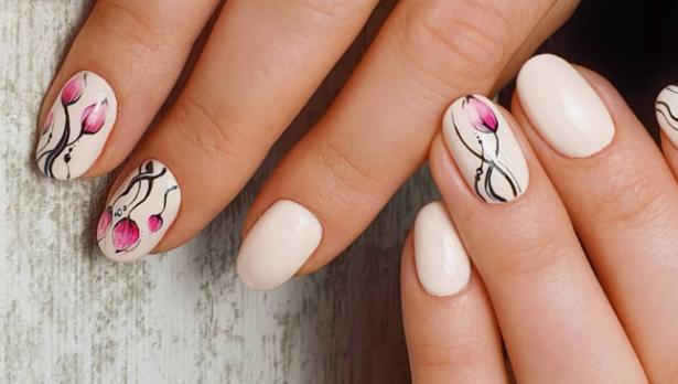Цветя, пеперуди, форма на бадем – сред тенденциите за пролетен маникюр