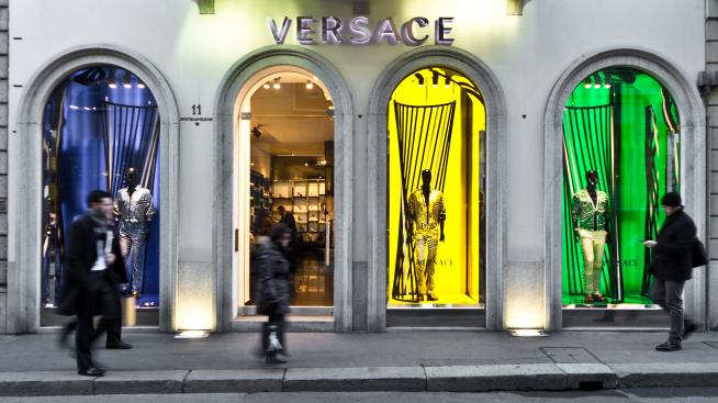 Край на кожата от кенгуру в моделите на Versace