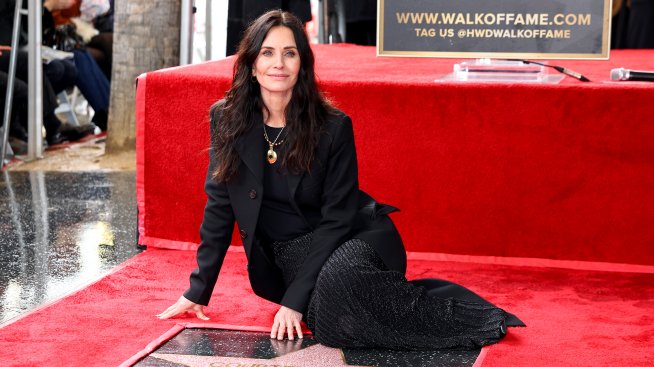 Кортни Кокс се подигра с прическите си – от „Приятели“ до „Писък“