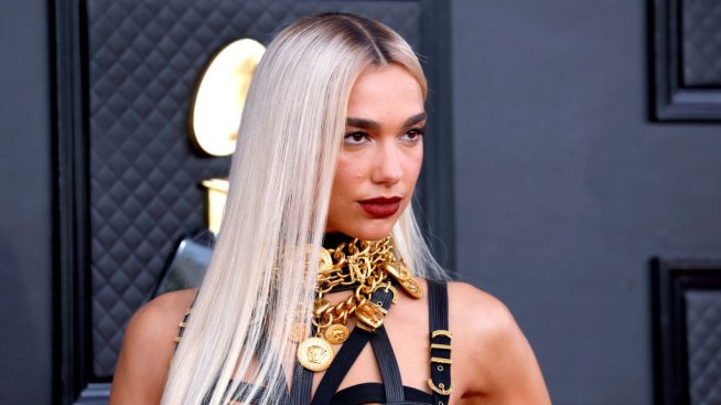 Пролетни прически: Дуа Липа се завърна към любимия си цвят