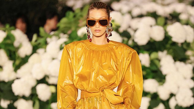 Сила на духа – Бела Хадид се върна на подиума след престоя в болница