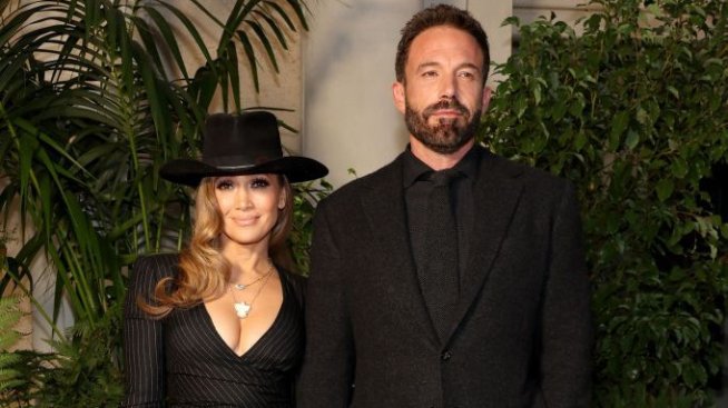 Дебют като семейство: Дженифър Лопес и Бен Афлек изцяло в черно