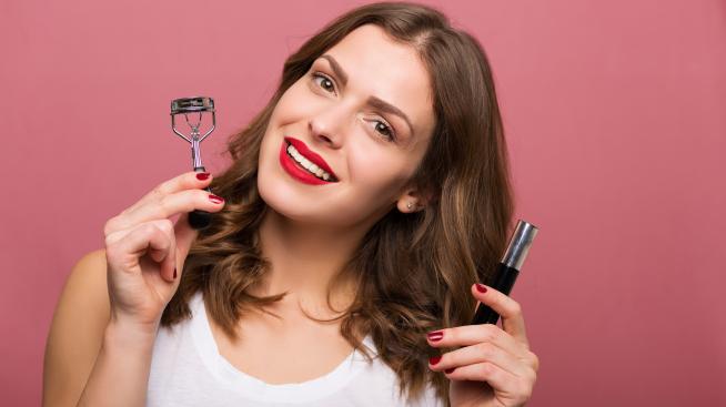 5 грешки при използването на извивача на мигли 