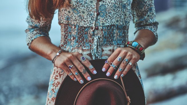 Нов маникюр – популярни цветове за юни месец