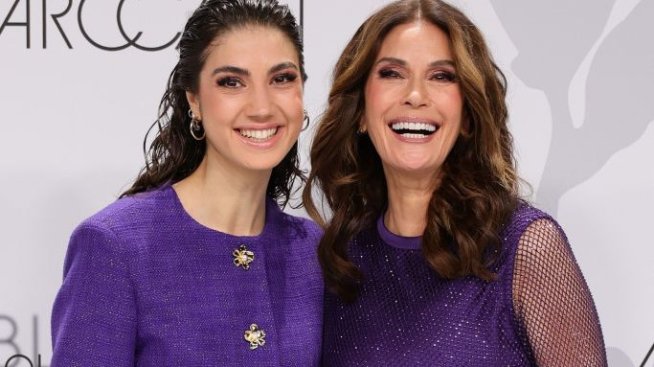 Рядък кадър – Тери Хачър купонясва с дъщеря си на остров Майорка в Испания