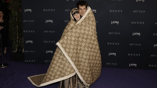Под общото одеяло на Gucci: Били Айлиш и гаджето ѝ с дебют на червения килим