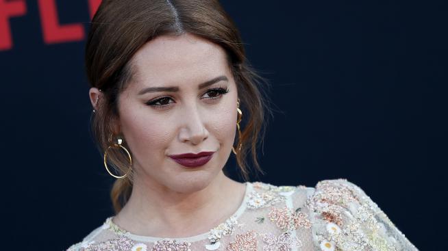 Преди локдауна с бебето: Ашли Тисдейл замина на почивка