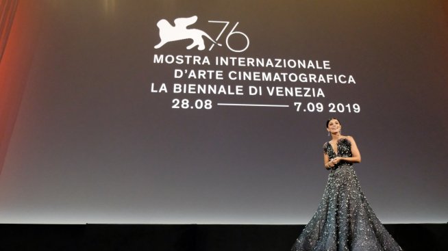 Модата се разходи по червения килим във Венеция