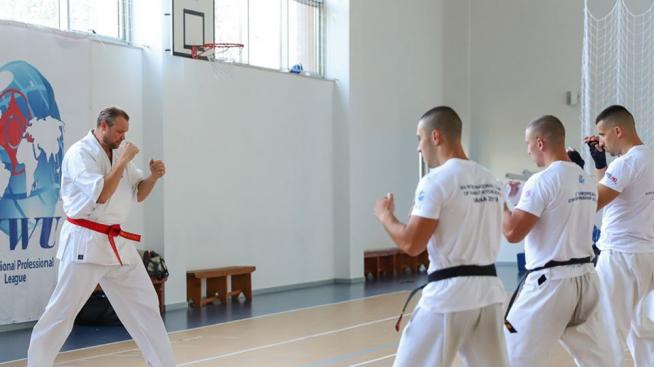 Тренирай със Семи Шилт и SENSHI