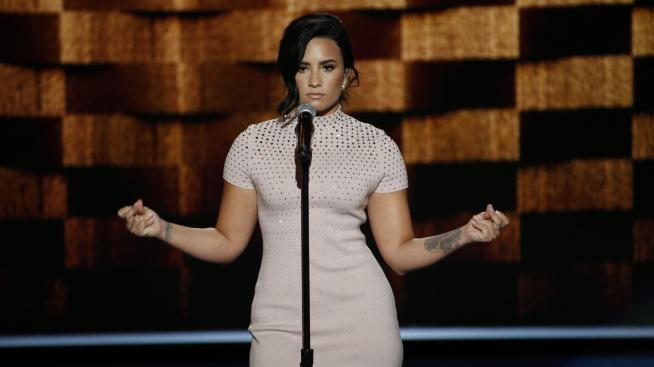 Деми Ловато нападна инфлуенсъри заради парти по време на пандемията