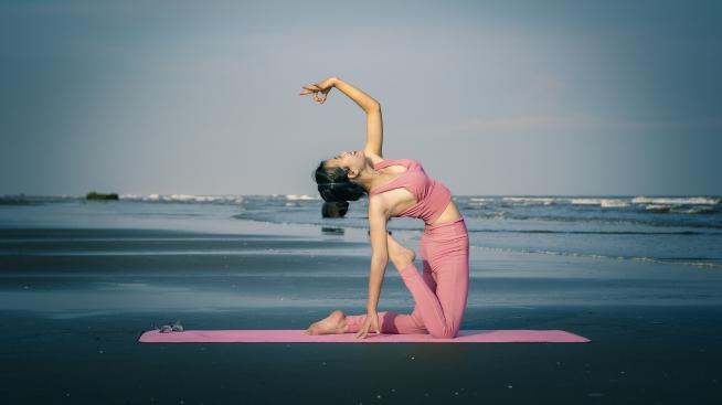 5 звезди, които обожават йогата 