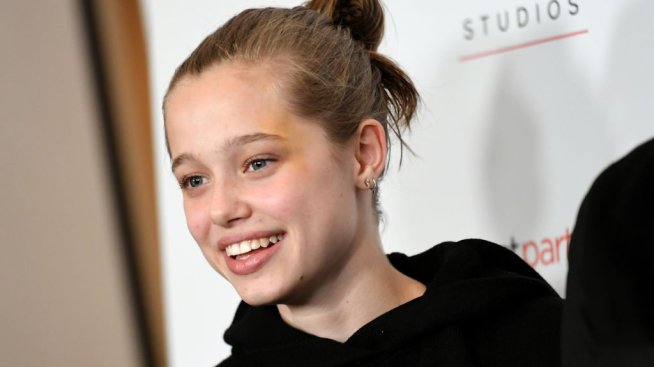 Самостоятелна на 16: Шайло Джоли-Пит вече е шофьорка