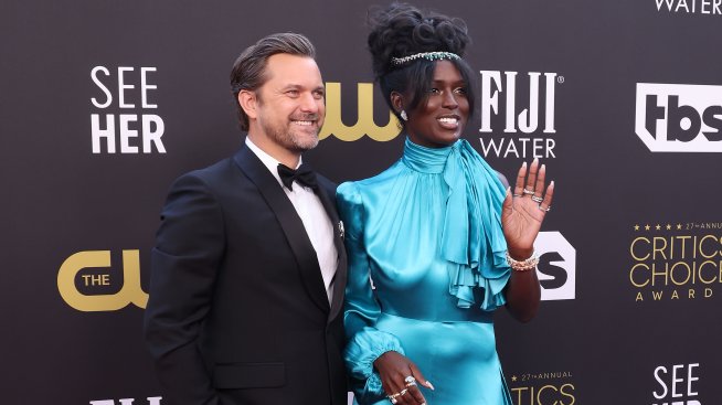 Джошуа Джаксън с ново гадже – секси модел