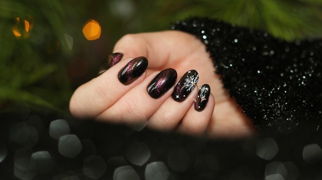 Маникюр за декември – 7 популярни цвята 