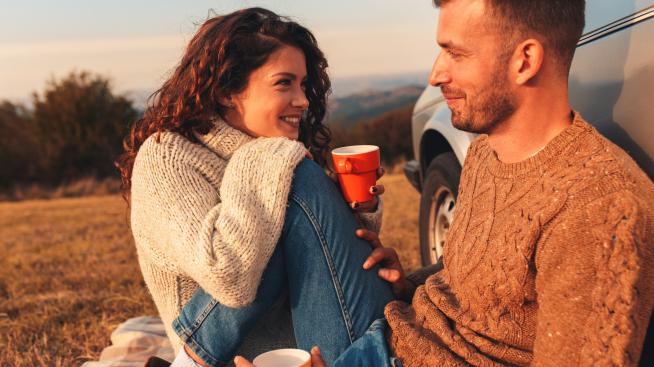 Според зодията: Има ли шанс за връзка по време на социална дистанция?