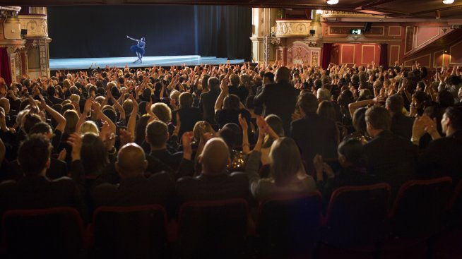 Поздравяват Благой Георгиев за театралния му дебют 