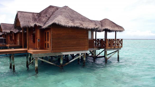 Венци Венц заведе секси гадже на Малдивите