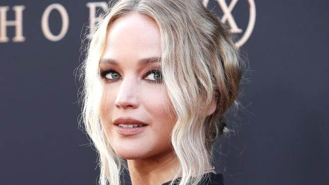 Дженифър Лорънс бе ударена от стъкло в окото след каскада