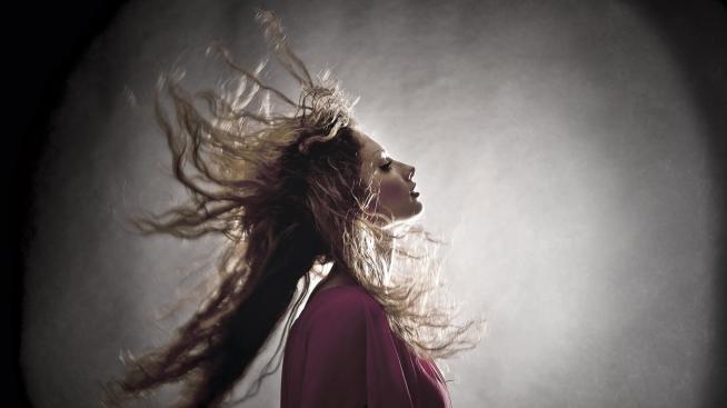 Наелектризиране на косата: Как да се справим с проблема?