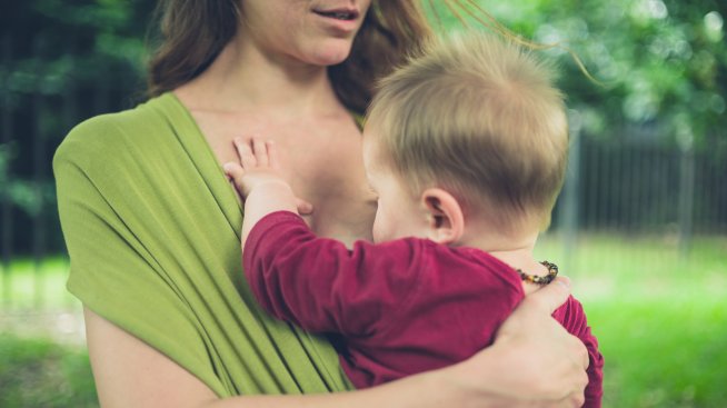 Кърмене на публично място: 5 звезди, за които това не е табу