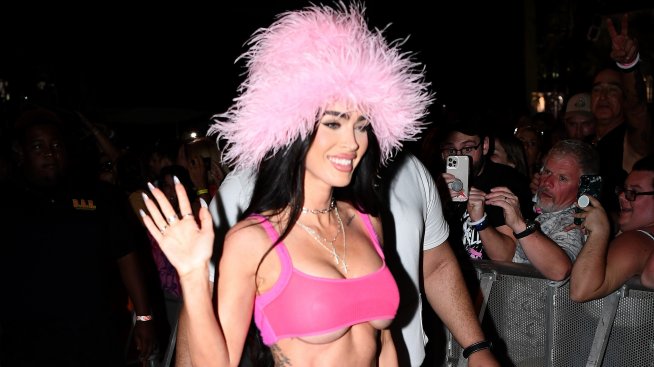 Нов ден, нова прическа и нова снимка по бельо за Меган Фокс