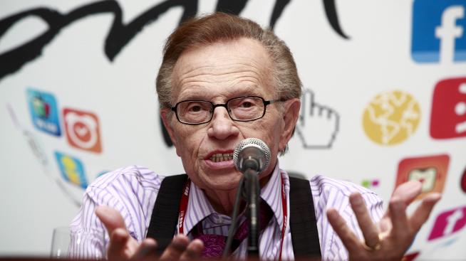 Лари Кинг почина на 87: Реакцията на света