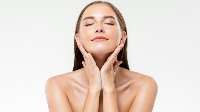 Забравете за стъклената кожа, на мода е вампирската