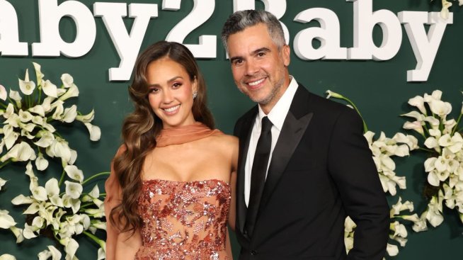 Бившият на Джесика Алба я смени с 25-годишна