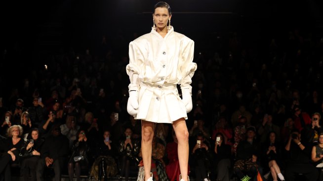 След 100 дни битка с лаймската болест, Бела Хадид се завърна към модата