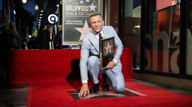 Даниел Крейг се сдоби със звезда на Алеята на славата