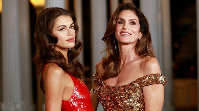 Силни гени – Синди Крауфорд и Кая Гербер като сестри на червения килим (ГАЛЕРИЯ)