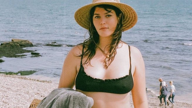 Фенове с нападки към първия пухкав модел на Victoria's Secret