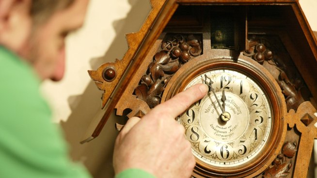 Смяна на времето – кога преминаваме с час назад и как да се справим с промените