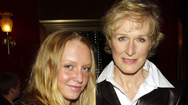 Дъщерята на Глен Клоуз пресъздаде снимка на актрисата от 1988 година