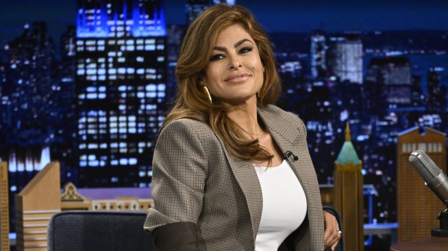 Ева Мендес излезе от скривалището си за сексапилна фотосесия